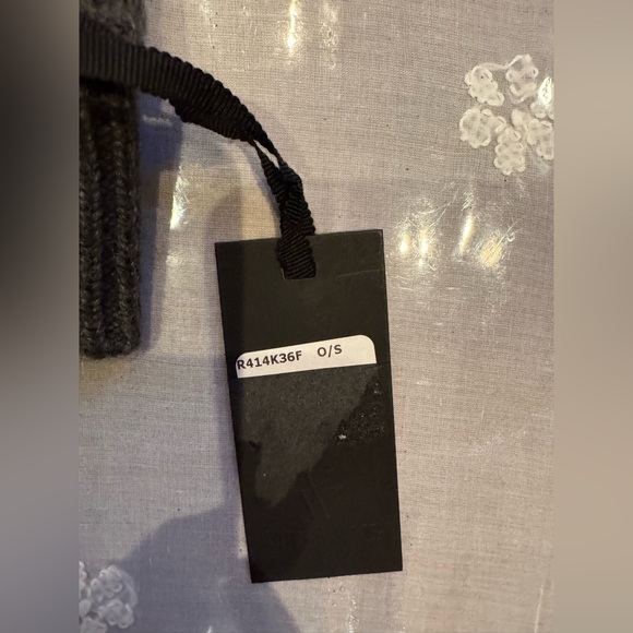 VERA WANG COLLECTION Fine Wool stylish long cap. NWT - Picture 8 of 8